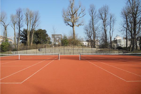 Aménagement terrain de hockey synthétique et terrains de tennis Redcourt - Sportinfrabouw NV